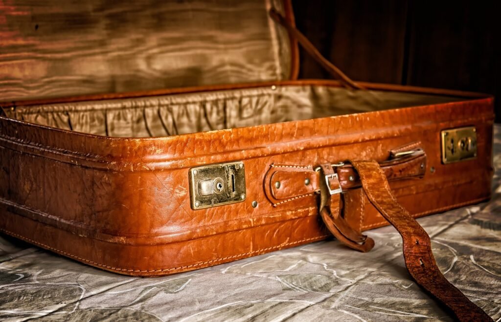 suitcase, packaging, to travel, vacations, luggage, vacation, old suitcase, close up, piece of luggage, leather, tourism, vintage, open, old-fashioned, old, retro, closure, suitcase, suitcase, suitcase, suitcase, suitcase, luggage